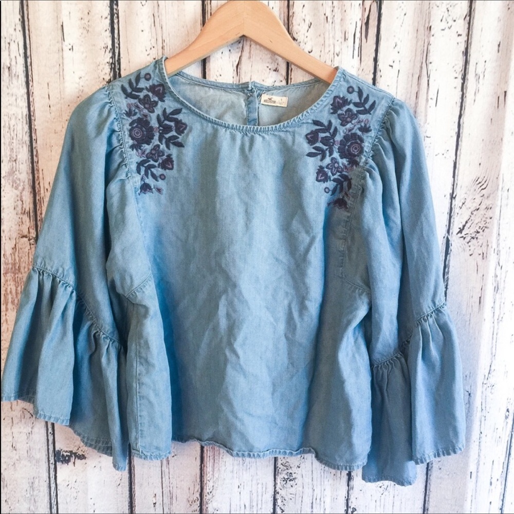 Hollister Chambray Crop Top w/ embroidery Sz S